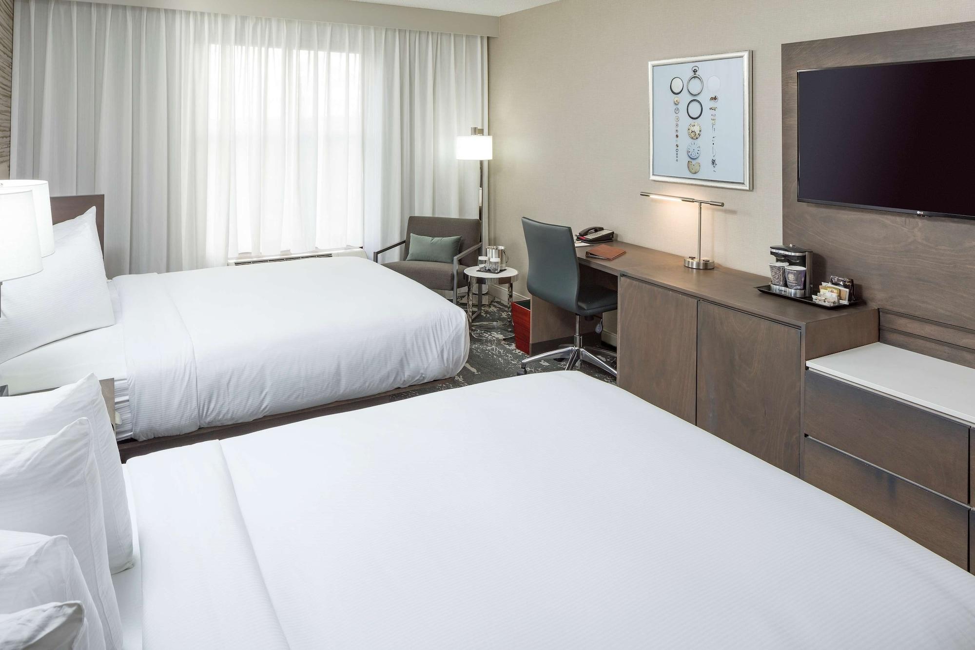 Doubletree By Hilton Boston Logan Airport Chelsea Hotel Екстериор снимка