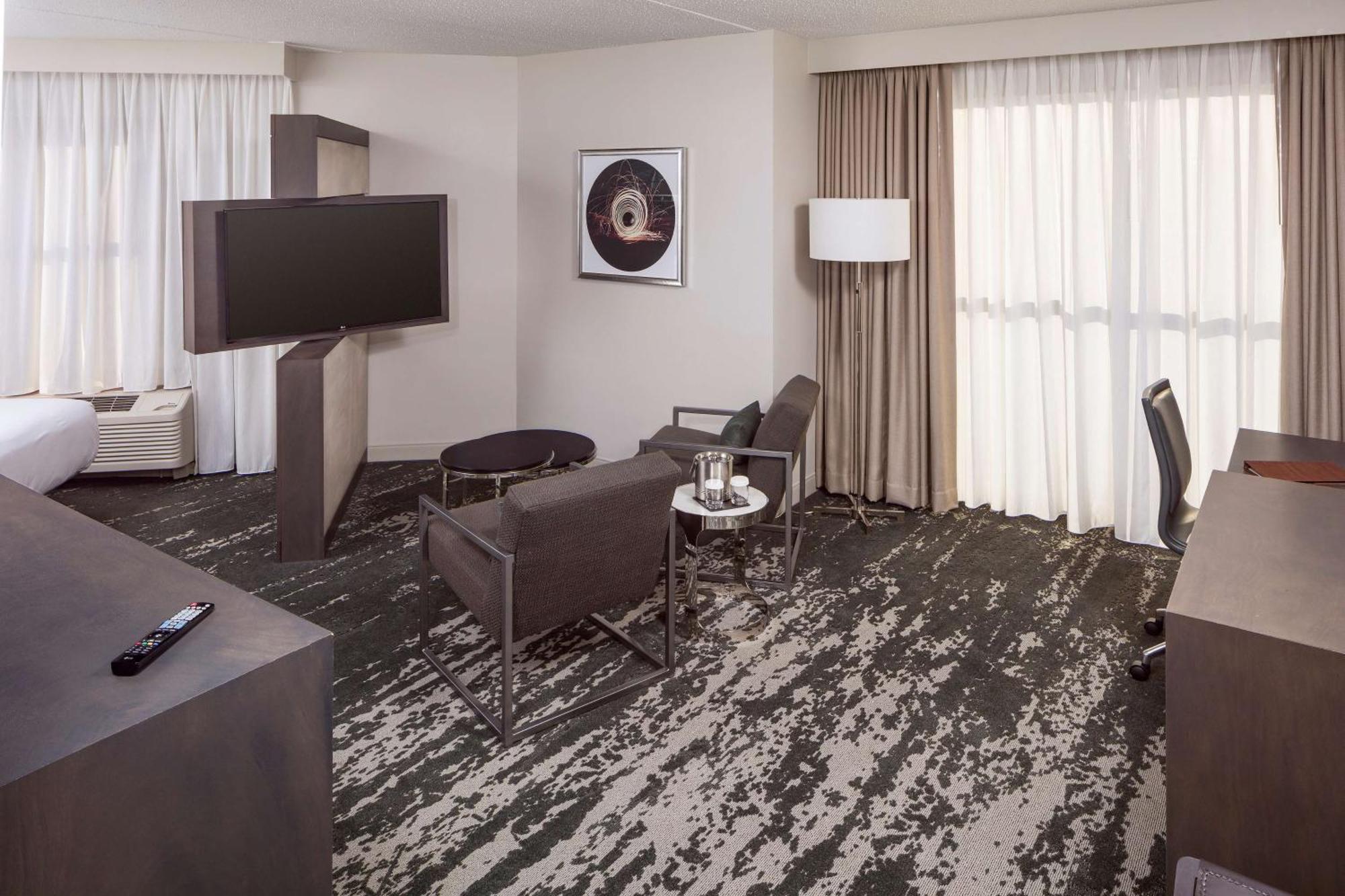 Doubletree By Hilton Boston Logan Airport Chelsea Hotel Екстериор снимка